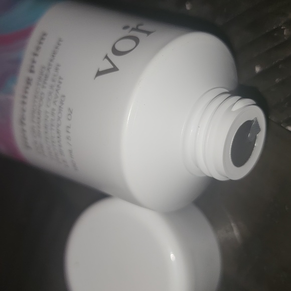 Vor Perfecting Prism Lock In Color Protection Treatment Seals Hair - Picture 3 of 3